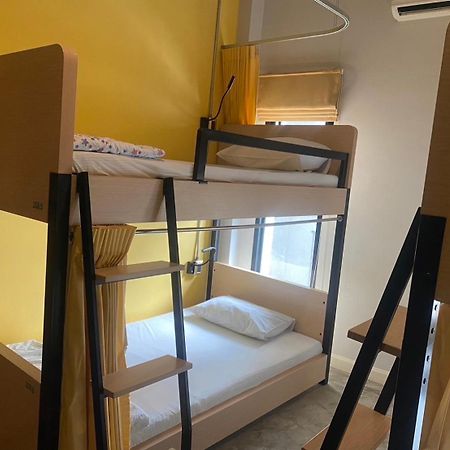 Bed@Town Hostel Bangkok Exteriör bild