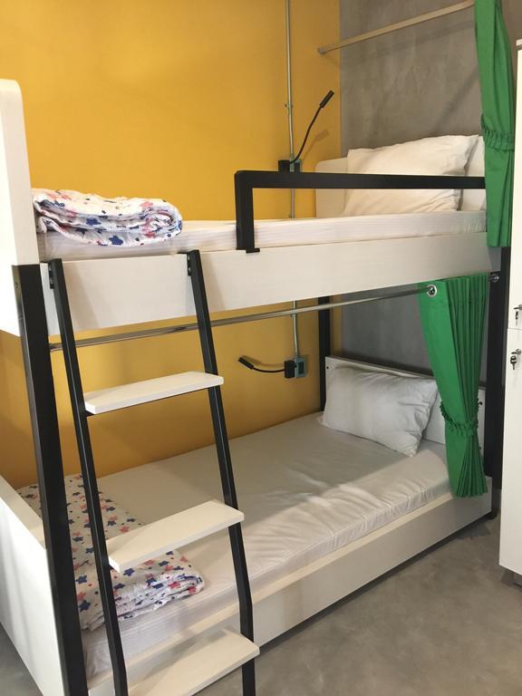 Bed@Town Hostel Bangkok Exteriör bild
